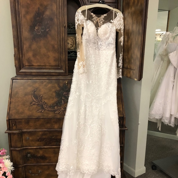 Wedding Dress - Picture 1 of 7